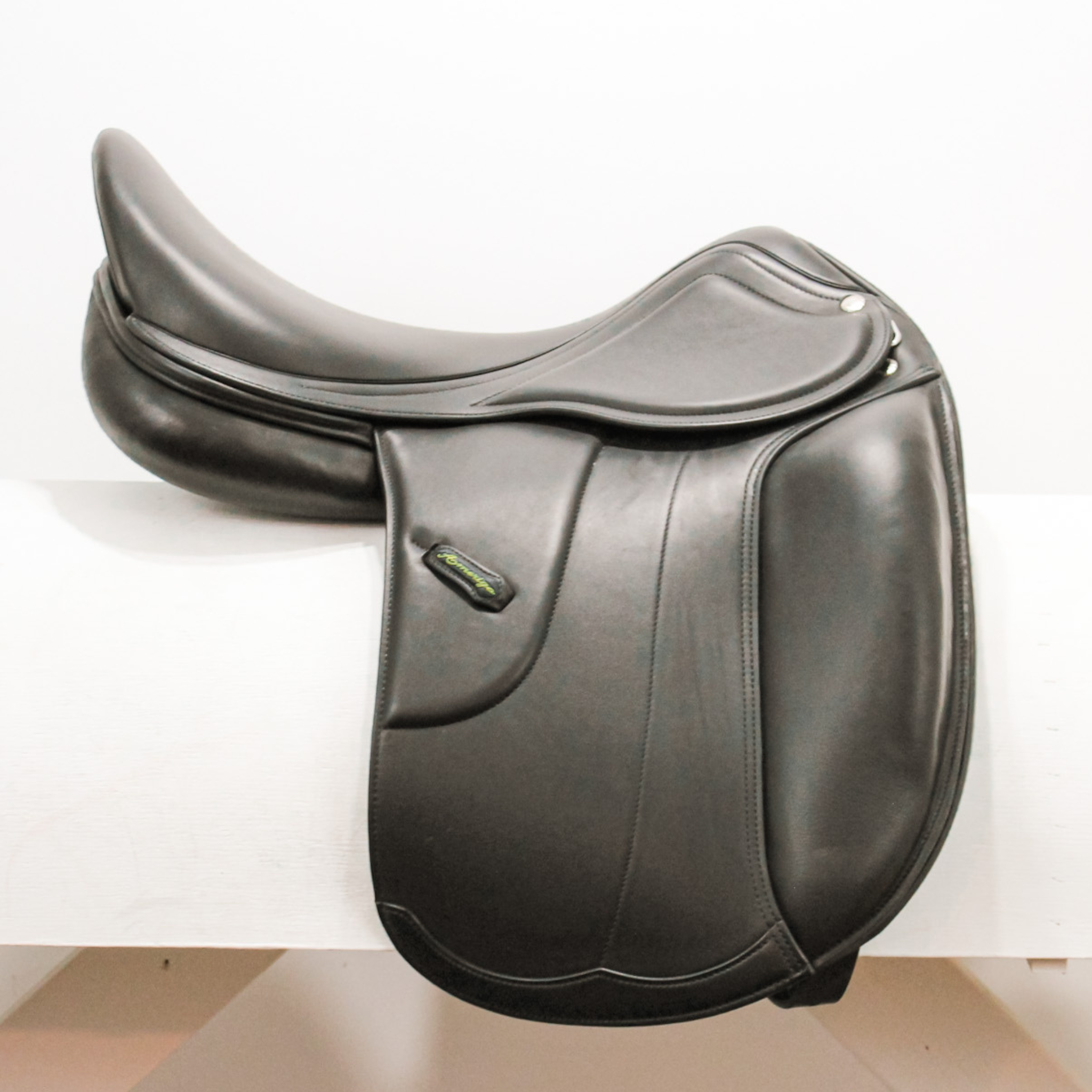 Amerigo Vega Dressage Special - 18" - Medium Wide Tree