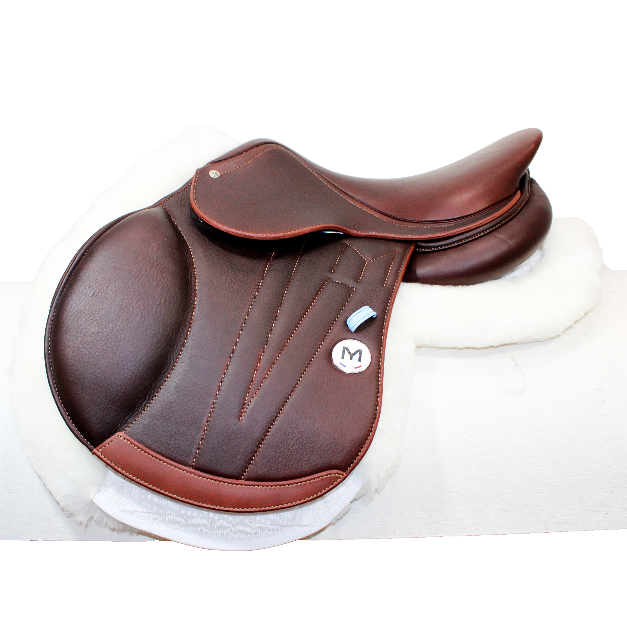 Sheepskin hunter pad underneath a Meyer saddle