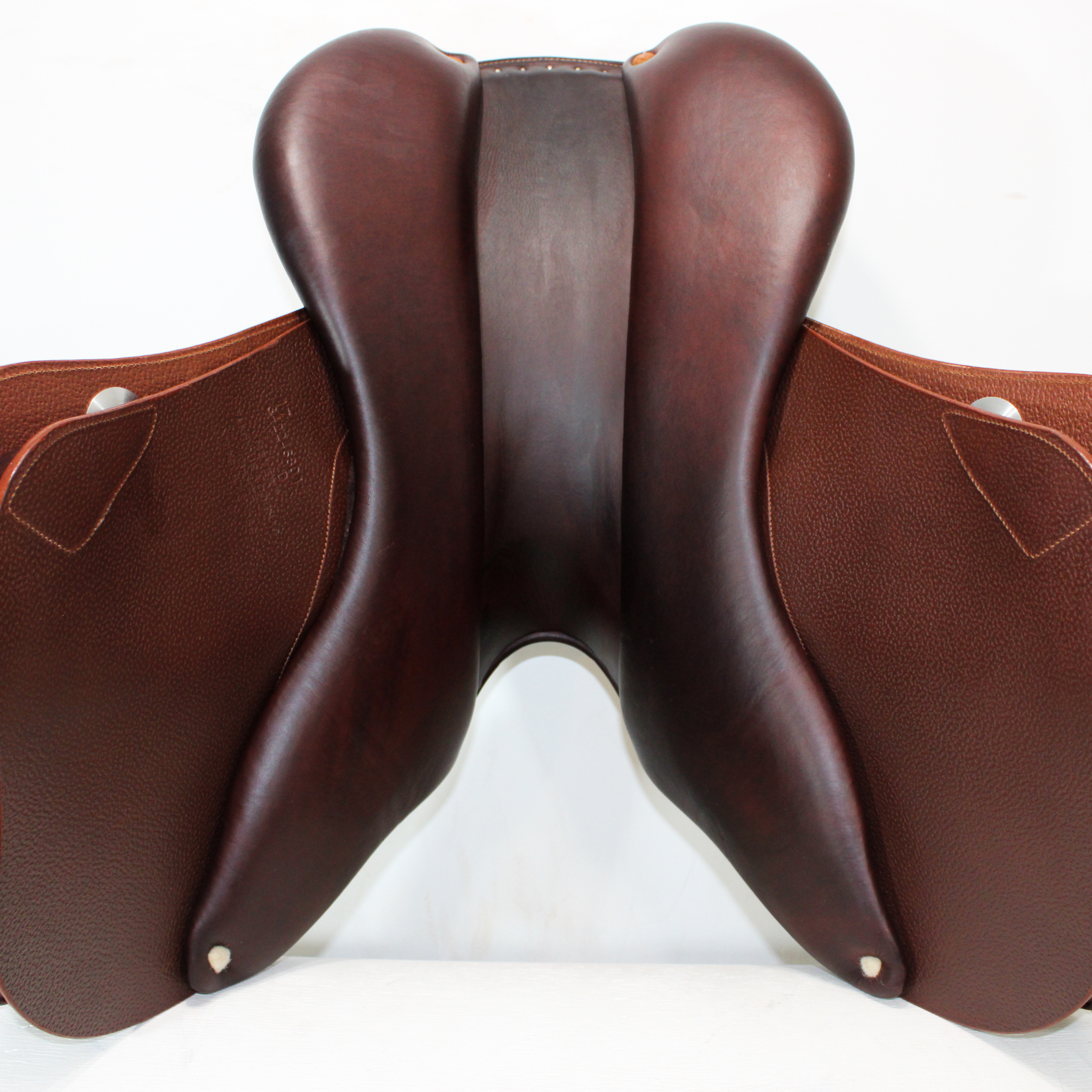 Meyer Act 1 jump saddle; underside view of saddle panels