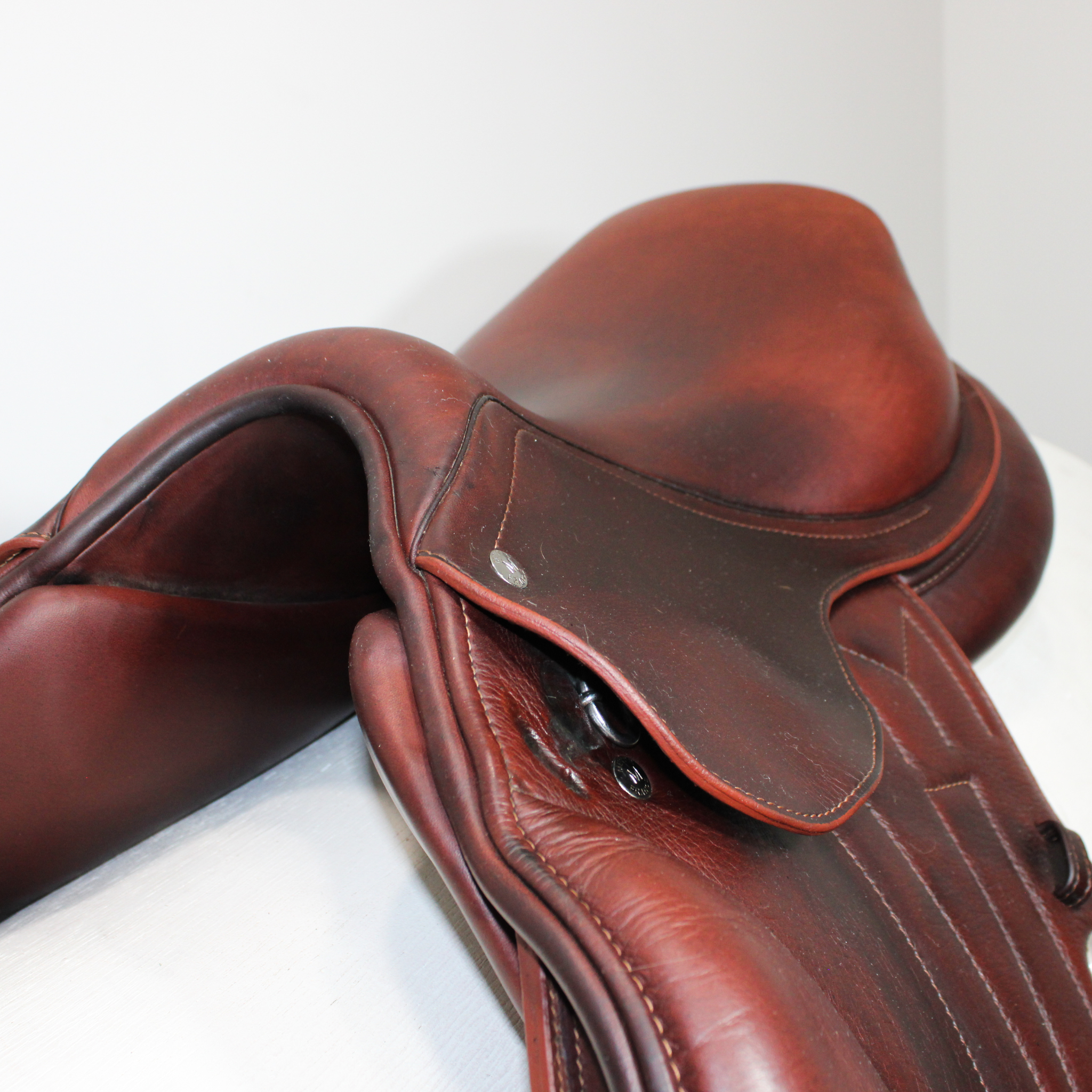 Meyer Act 2 jumping saddle; left angled front view of pommel/gullet/panels