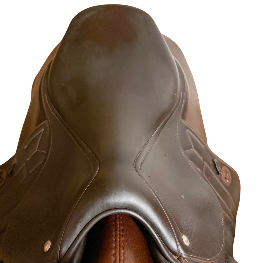 Meyer Act 2 jump saddle in brown buffalo leather; top/front view of seat