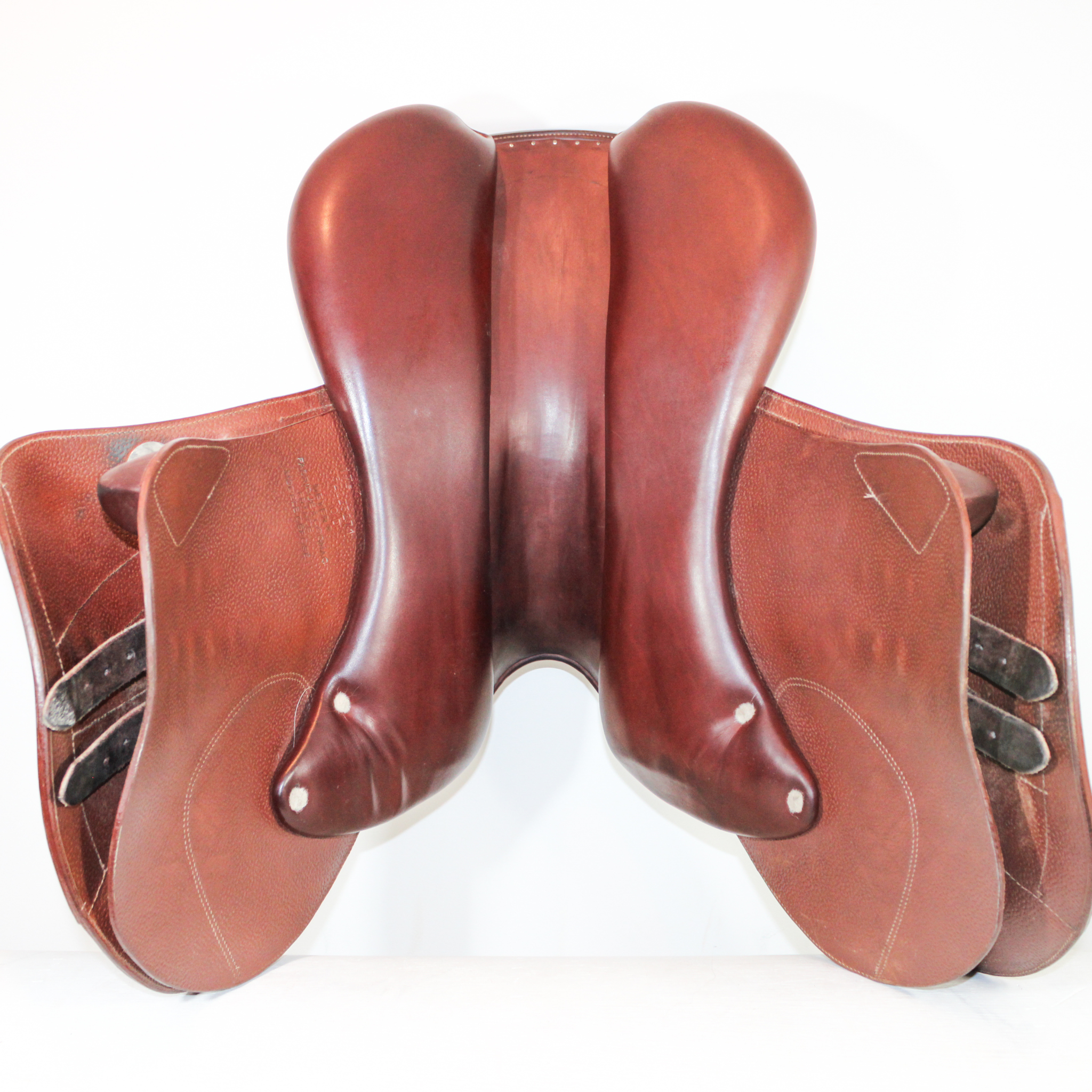 Meyer Act 2 jump saddle; underside view of saddle panels