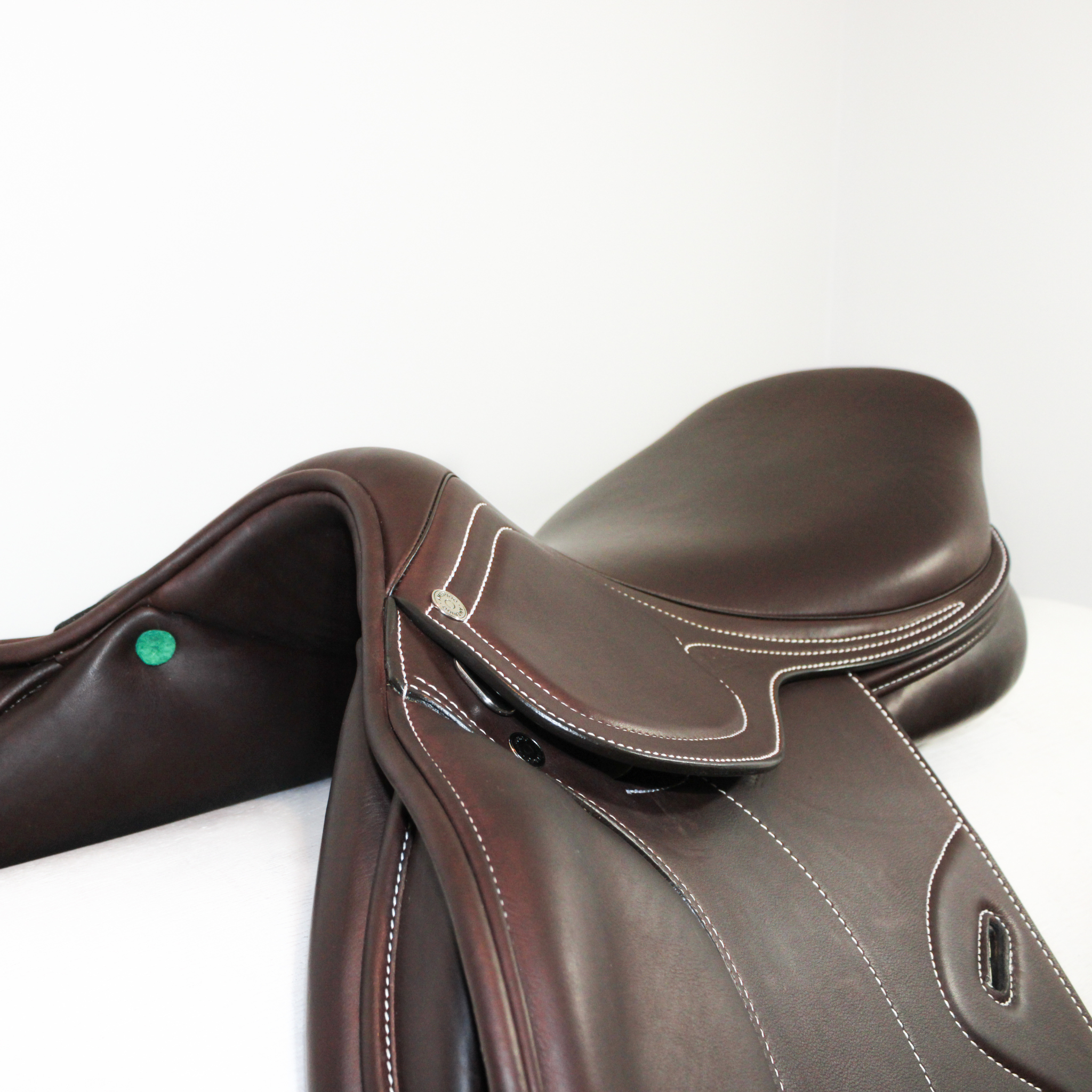Left-angled front view of an Amerigo Octave jump saddle in brown Pinerolo calf leather.