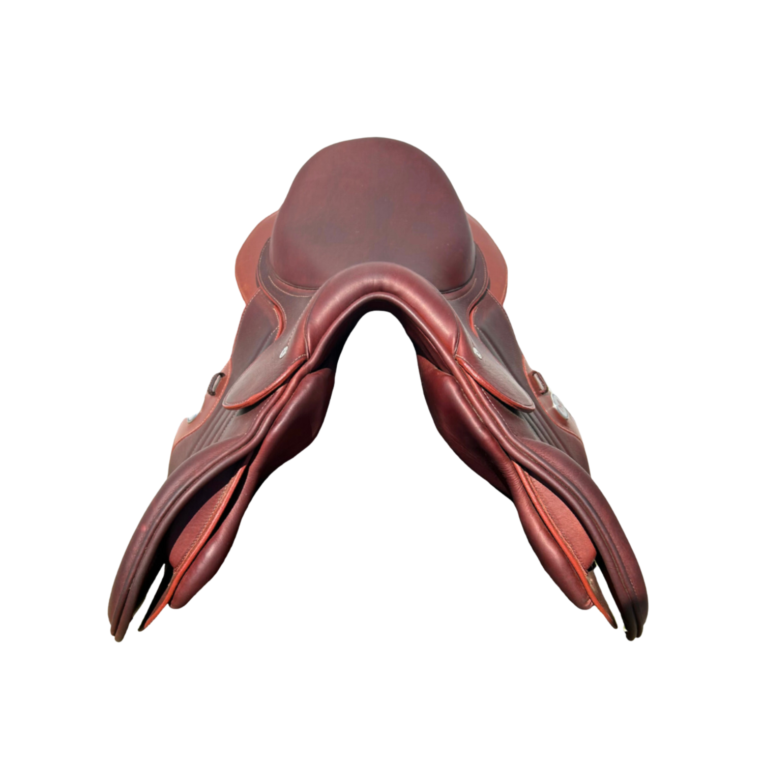 Front view of a brown calfskin leather Meyer Metamorphose jump saddle.