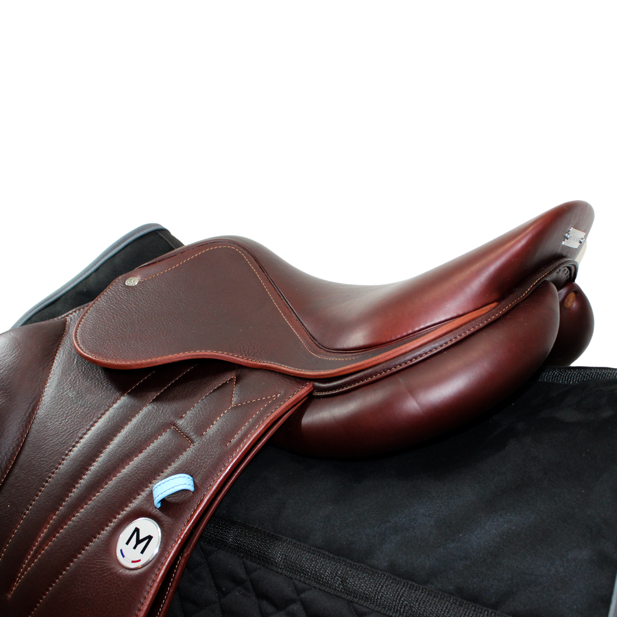 A black friction-free Ogilvy saddle pad underneath a Meyer saddle.