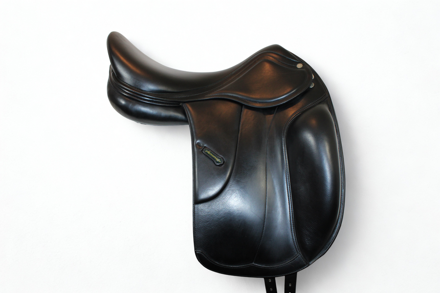 Amerigo Vega Dressage - 18" - Medium Tree